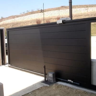 Puertas de Garaje Correderas - Instalaci&oacute;n Reparaci&oacute;n Persianas de Casa