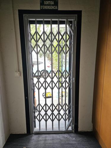 WhatsApp Image 2023 07 28 at 10.36.43 AM - Rejas Sant joan despi para ventanas y puertas