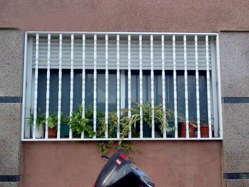 reja fija ornamental 04 - Rejas Sant joan despi para ventanas y puertas