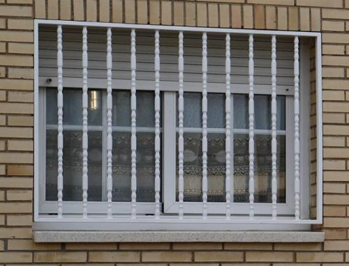 reja fija rombos 04 - Rejas Sant joan despi para ventanas y puertas