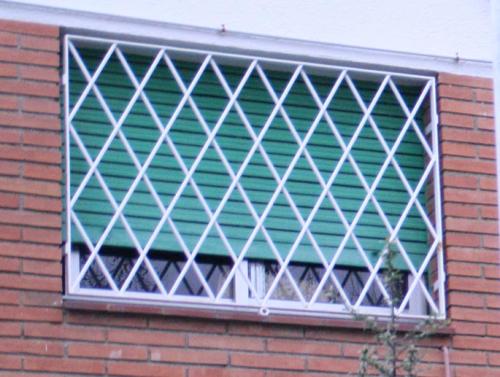 reja fija rombos 06 - Rejas Sant joan despi para ventanas y puertas