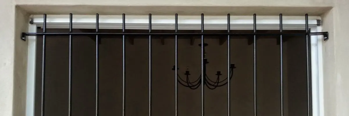reja de hierro para ventana hori1 - Rejas Cornella de llobregat – ballesta fija y abatible para ventanas y puertas