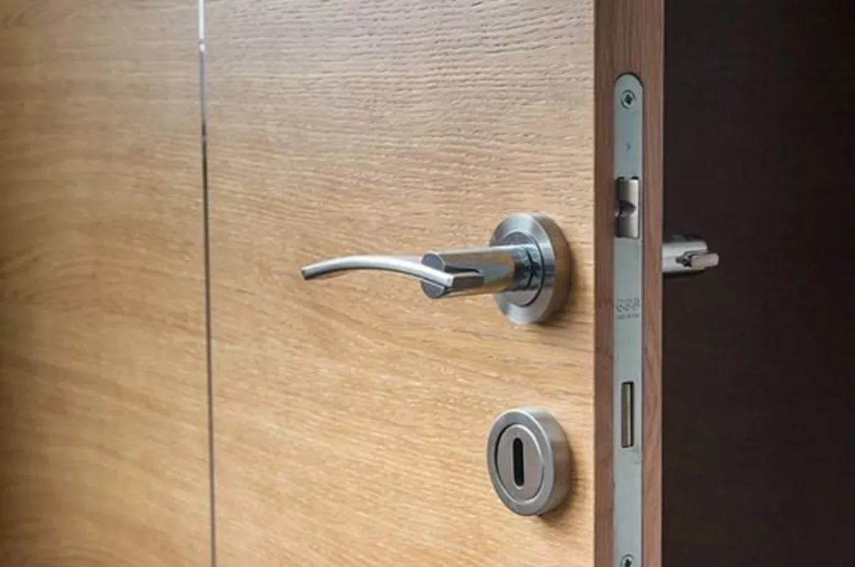 Cerradura puerta - Cerrajeros Barcelona 24 horas Reparaci&oacute;n Cerraduras Puertas