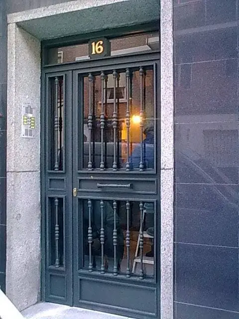 puertas para comunidades - Instalación Puertas para Comunidades de Vecinos Barcelona