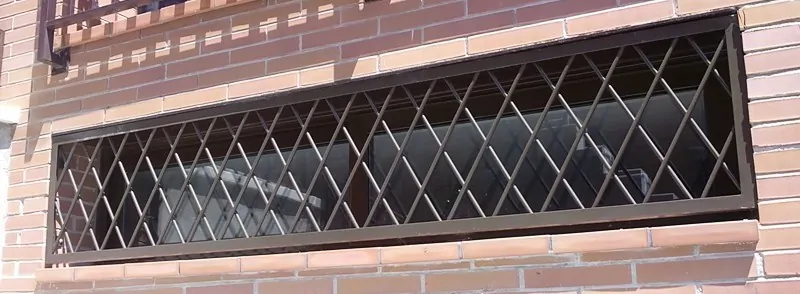 ¿Quién sabe reparar rejas de ballesta? reja fija rombos 11 - ¿Quién sabe reparar rejas de ballesta?